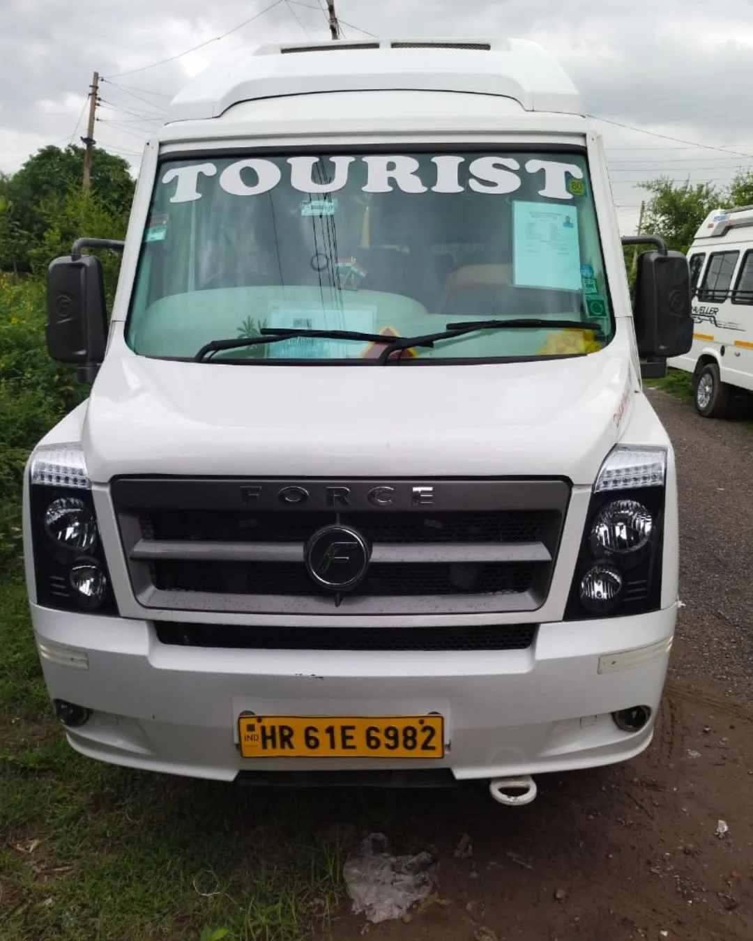 12 Seater Tempo Traveller